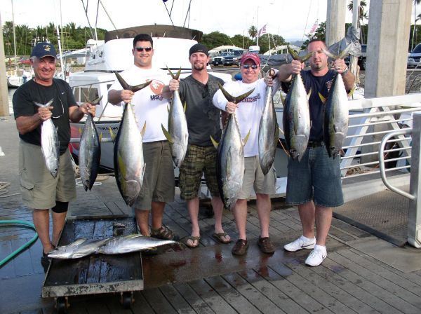12-01-08
Scott, Joe, Chad, Al and Brady had a blast catching some shibi's. Fresh tuna any way you want it...Dinner is served.
