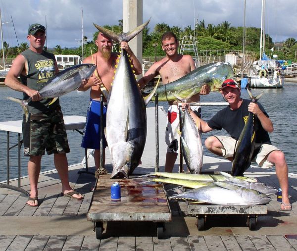 Foxy Lady 6-9-07
Day 2 and we are a man short. More Mahi Mahi some 30 pound Yellowfin and... BIG BUSTER! At 191#'s that's the biggest Ahi of the year on the Foxy Lady. Nice job guys.
