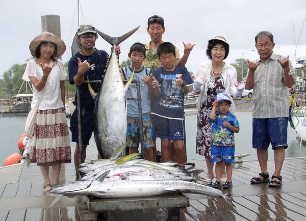 7-15-08
The Kikuchi and Ojima families had an awesome day on the water! Everybody say SASHIMI! Mmmm.
