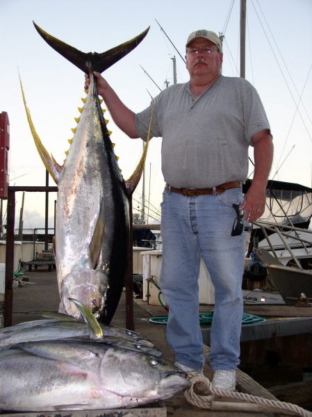 Randal caught this one on his fly rod...NOT!
Keywords: Yellowfin Tuna Hawaii,
