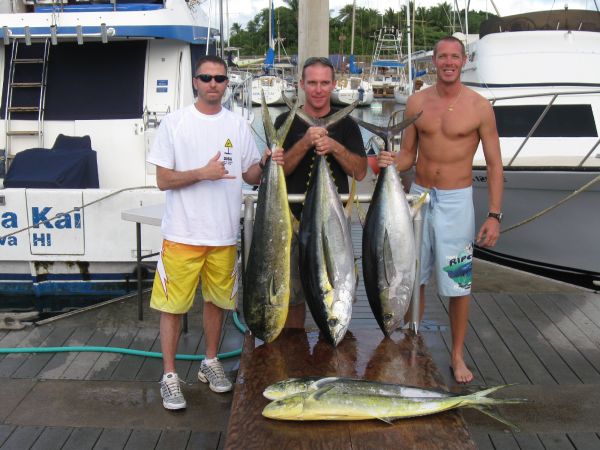 11-7-09
Eric, Shawn and Robert managed to add a few nice Yellowfin Tuna to thier Mahi Mahi collection.

