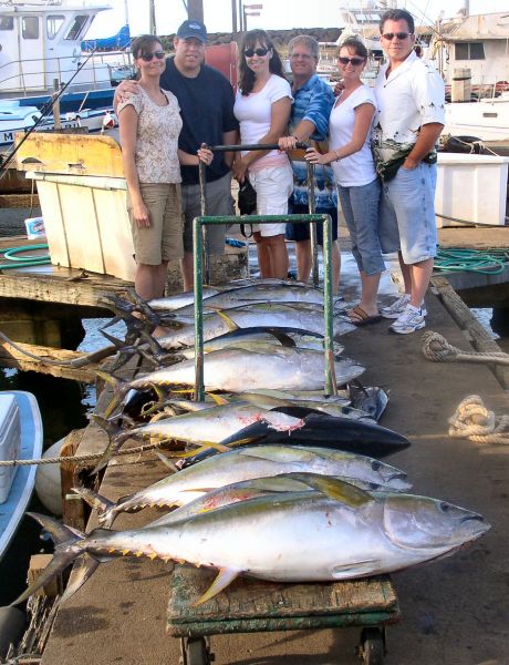 Foxy Lady 12-05-06
Donavan, Devonna, Shelina, Paul, Aimee and Glenn got a good old fashioned Yellowfin Tuna workout! It was full speed 30-50 pound fish for 3 hours straight! A couple 70 pounders kept things really interesting. Great job gang!
