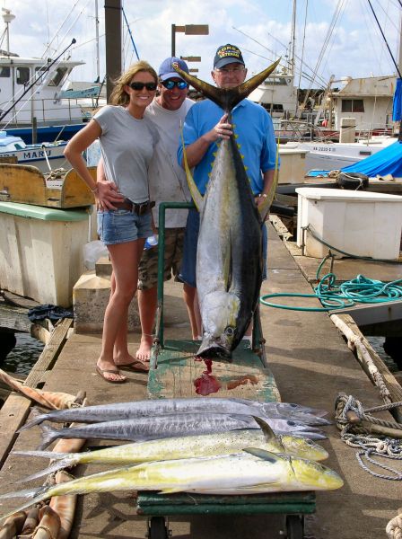 Foxy Lady 5-20-06
Oh yeah... love that flat water fishin'! That's Ahi #2 for the Foxy Lady. A nice 117 pounder. Harvey was the angler, Blake, Carli and Betty were great coaches. Nice work on the 2 Ono's and 2 Mahi Mahi's.
