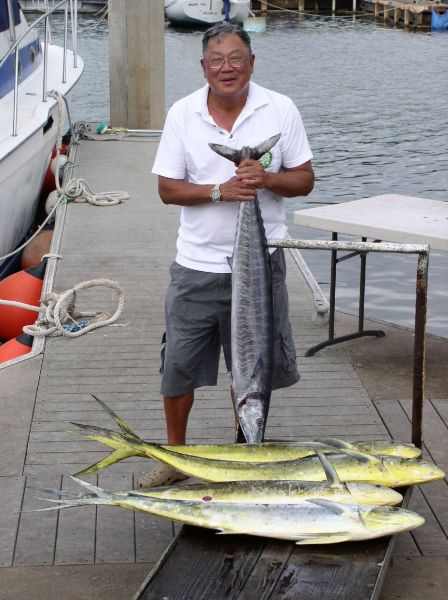 5-23-08
Howard loves his light tackle. He got the chance to break in some new gear on a few nice Mahi Mahi and Ono. Nice work.
