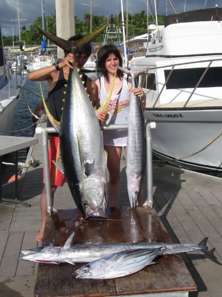 8-27-09
Ahi! Junichi and Laura got two nice Ono's and big Aku and... a nice 140 pound Yellowfin Tuna! sweet
